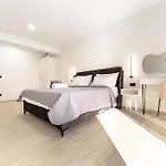 Marta Villa *